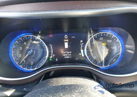 2017 Chrysler Pacifica Touring-L Plus z USA, uszkodzony, nr VIN 2C4RC1EG1HR647700